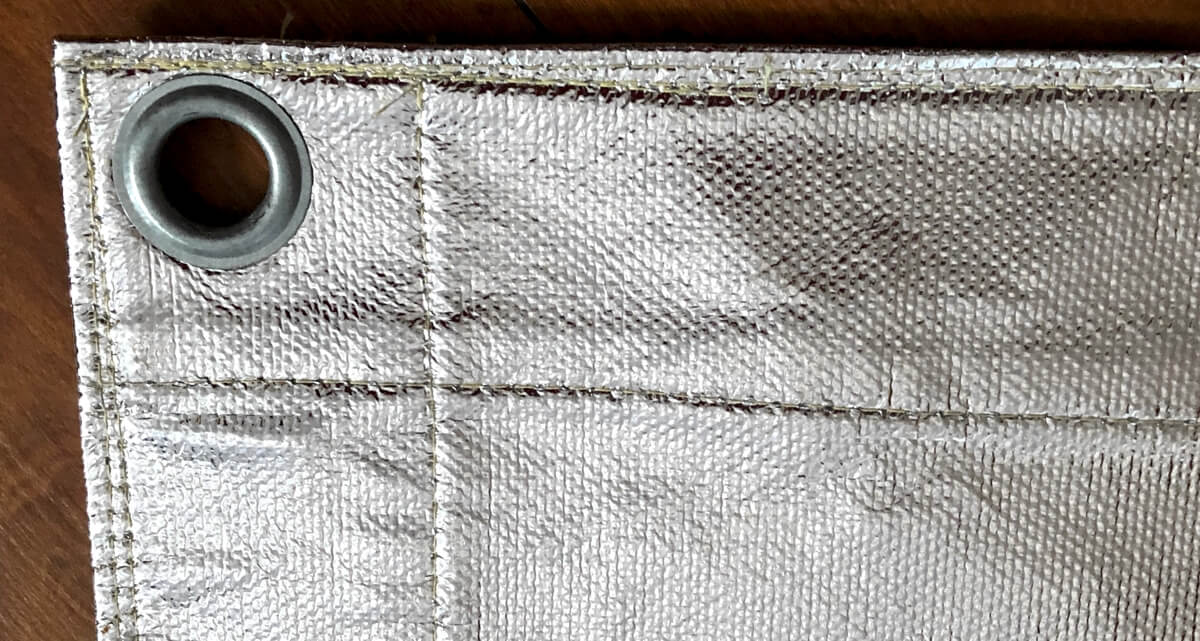 Schweißvorhang mit Randverstärkung und Ösenbeschlag